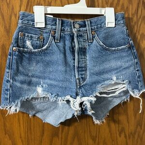 Levi’s 501 denim shorts size 24, light wash